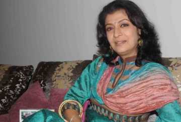 হাতি দত্তক নিতে চিড়িয়াখানায় দেবশ্রী